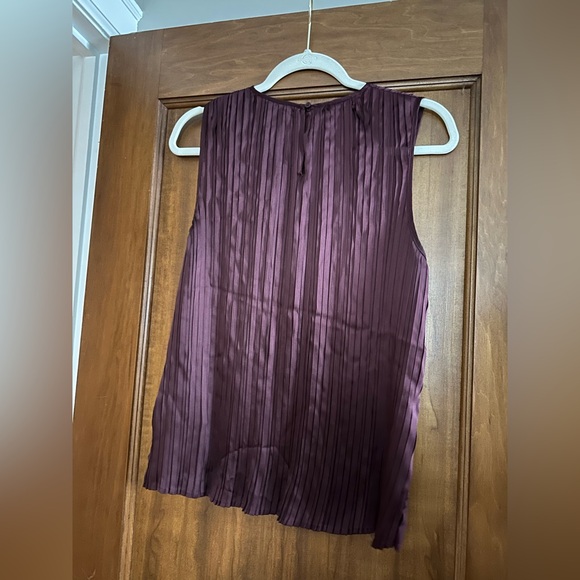 GAP Rich Plum Pleated Sleeveless Blouse - Picture 2 of 4